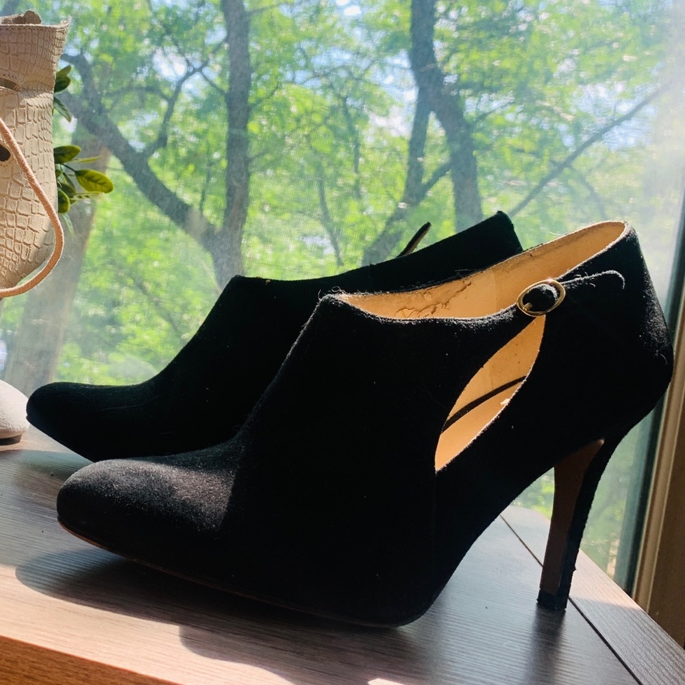 High heels 3’ in black suede Nine West